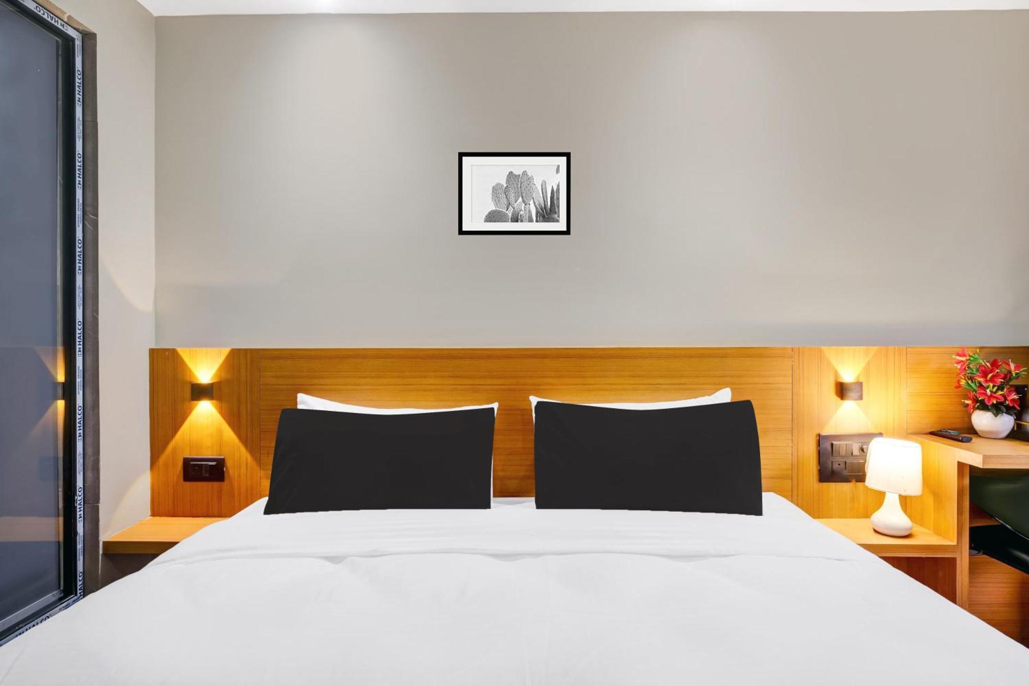 Townhouse Oak Sarusajai Stadium Dispur Экстерьер фото
