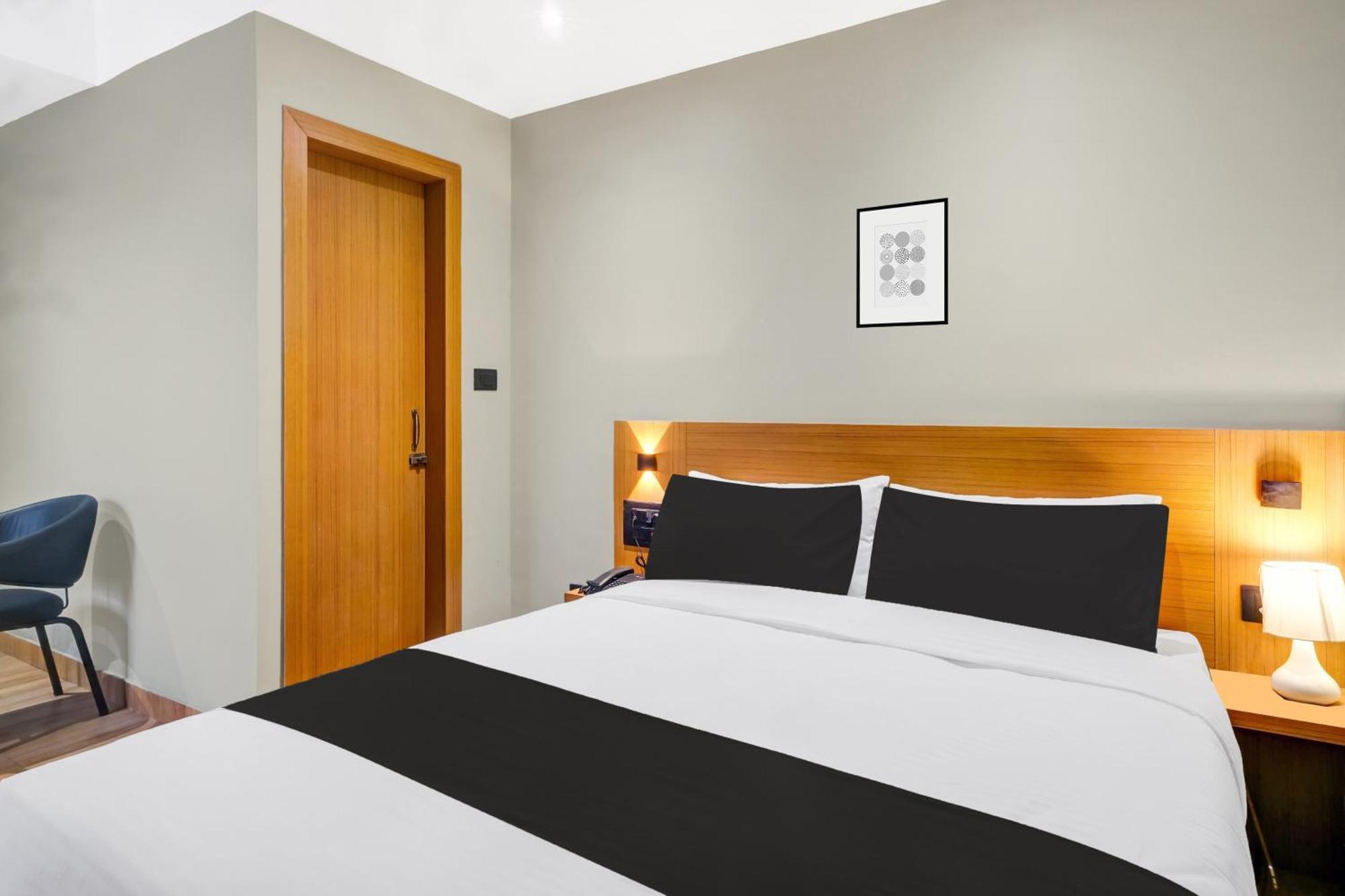 Townhouse Oak Sarusajai Stadium Dispur Экстерьер фото
